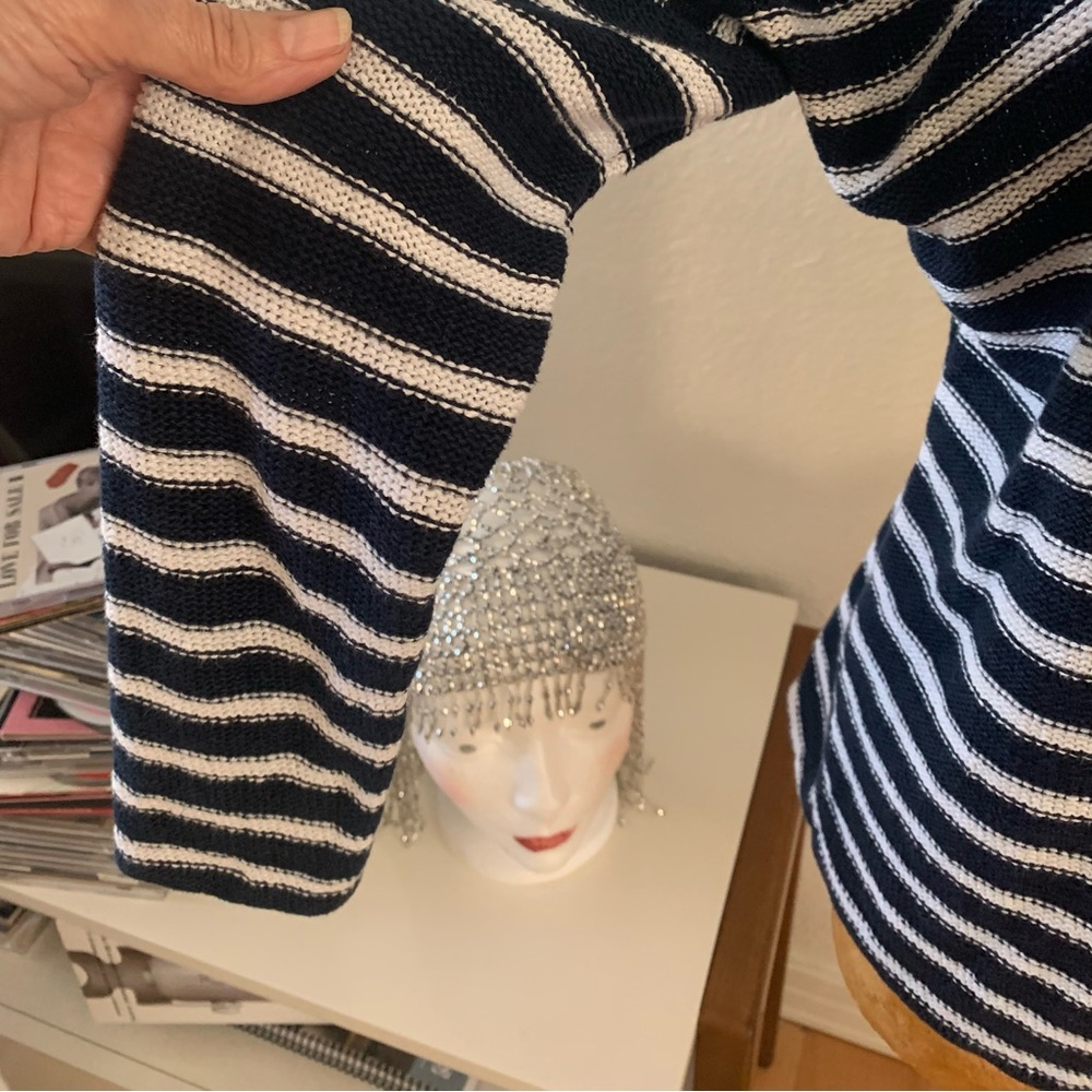VINCE Navy and White Striped 100% Linen V-Neck Sweater. Longsleeved. Size M. - Picture 7 of 7